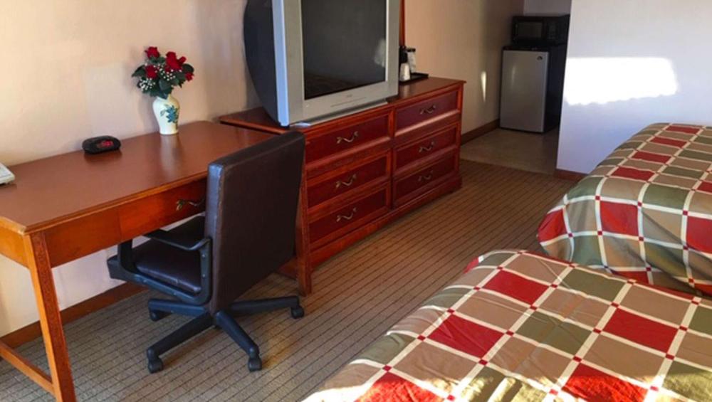 Double Room with Two Double Beds - Non-Smoking interior